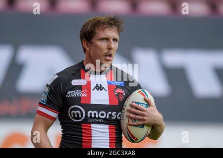 Wigan, Großbritannien. August 2021. Dan Sarginson (23) von Salford Red Devils am 8/6/2021 in Wigan, Großbritannien, im Einsatz. (Foto von Simon Whitehead/News Images/Sipa USA) Quelle: SIPA USA/Alamy Live News Stockfoto