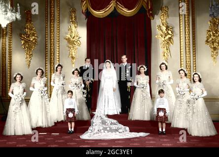 Königliche Hochzeit. Ihre Königliche Hoheit Prinzessin Elizabeth und Herzog von Edinburgh. Das Brautpaar mit Brautjungfern. 20. November 1947 Farbbild von TopFoto Production Stockfoto