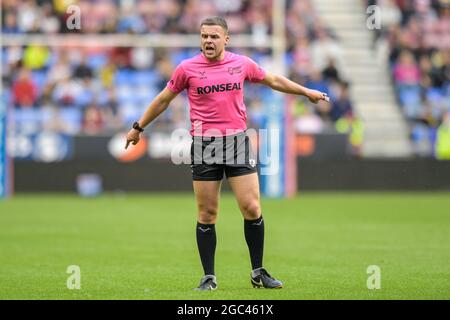 Wigan, Großbritannien. August 2021. Schiedsrichter Tom Grant in Aktion während des Spiels in Wigan, Vereinigtes Königreich am 8/6/2021. (Foto von Simon Whitehead/News Images/Sipa USA) Quelle: SIPA USA/Alamy Live News Stockfoto