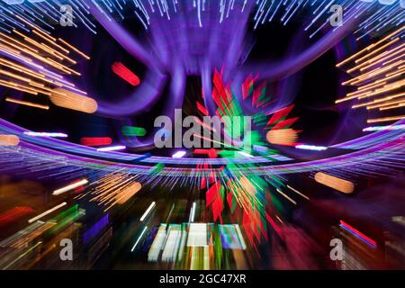 Riesenrad formt und erblast am Santa Monica Pier, Santa Monica, Kalifornien Stockfoto