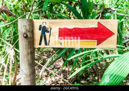 Touristenschild im Tayrona Nationalpark, Kolumbien Stockfoto