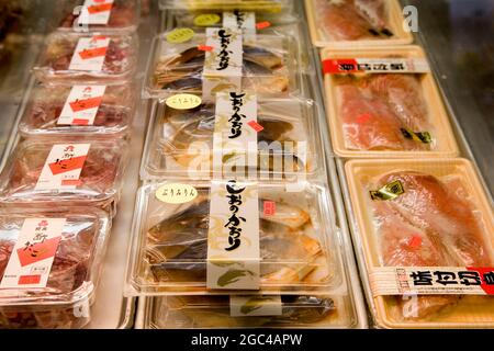 Gut verpackte Meeresfrüchte auf einem japanischen amerikanischen Markt Stockfoto