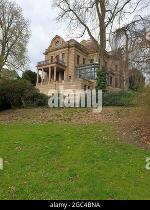 Blick auf die Villa Josef Thyssen im Thyssen Park in Mülheim Stockfoto