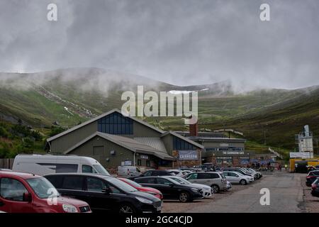 Cairngorm Mountain Autoparkplatz, Cairngorm, im Glenmore Forest Park, in der Nähe von Aviemore, Schottland Stockfoto