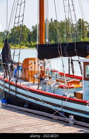 Teilbild des Segelschiffs Providence auf der Britannia Ship Yard in Steveston British Columbia, Kanada Stockfoto