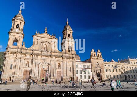 BOGOTA, KOLUMBIEN - 24. SEPTEMBER 2015: Kathedrale auf dem Bolivar-Platz im Zentrum von Bogota Stockfoto