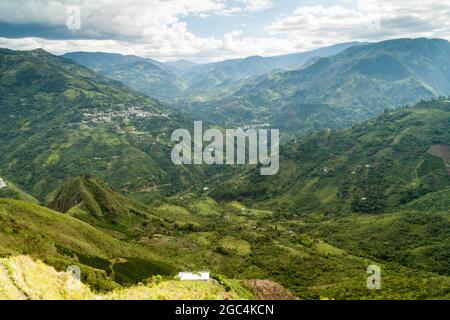 Tal des Flusses Ullucos in der kolumbianischen Region Cauca Stockfoto