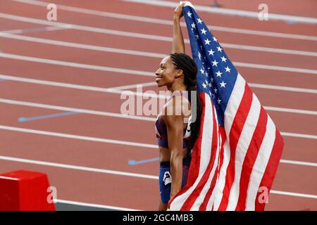 Tokio, Kanto, Japan. August 2021. Bronzemedaillengewinnerin Allyson Felix (USA) reagiert nach dem 400-m-Finale der Frauen während der Olympischen Sommerspiele 2020 in Tokio im Olympiastadion. (Bild: © David McIntyre/ZUMA Press Wire) Bild: ZUMA Press, Inc./Alamy Live News Stockfoto