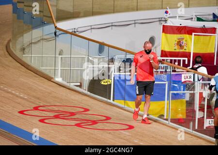 Shizuoka, Japan. August 2021. Benoit Vetu (JPN) Radsport: Sprint-Qualifikation der Frauen während der Olympischen Spiele 2020 in Tokio auf dem Izu Velodrome in Shizuoka, Japan. Quelle: Shutaro Mochizuki/AFLO/Alamy Live News Stockfoto