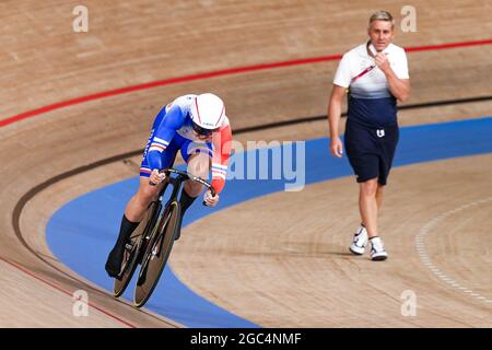 Shizuoka, Japan. August 2021. Mathilde Gros (FRA) Radfahren : Sprint-Qualifikation der Frauen während der Olympischen Spiele 2020 in Tokio auf dem Izu Velodrome in Shizuoka, Japan. Quelle: Shutaro Mochizuki/AFLO/Alamy Live News Stockfoto