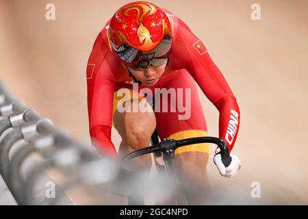 Shizuoka, Japan. August 2021. Zhong Tianshi (CHN) Radfahren: Sprint-Qualifikation der Frauen während der Olympischen Spiele 2020 in Tokio auf dem Izu Velodrome in Shizuoka, Japan. Quelle: Shutaro Mochizuki/AFLO/Alamy Live News Stockfoto