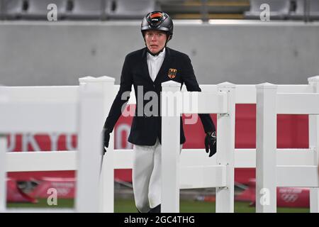 Tokio, Japan. August 2021. Annika SCHEU (GER) nach ihrem unglücklichen Ritt verzweifelt, verzweifelt, weinend, weinend, Springreiten, Riding Show Jumping, moderner Frauen-individueller Fünfkampf, womenÕs individuell, moderner Fünfkampf, am 6. August 2021. Olympische Sommerspiele 2020, ab 23.07. - 08.08.2021 in Tokio/Japan. Quelle: dpa picture Alliance/Alamy Live News Stockfoto