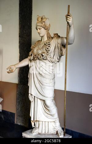 Statue der Athene aus Rom, so genannte Farnese Athene. Nationales Archäologisches Museum von Neapel, Italien. Stockfoto