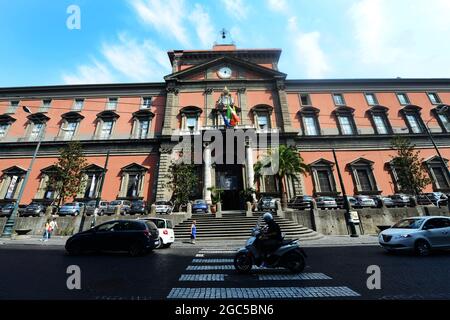 façade des Nationalen Archäologischen Museums in Neapel, Italien. Stockfoto