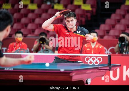 Diwidrij OVTCHAROV (GER, r.) In seinem Spiel gegen Zhendong FAN (CHN); Action, Spielszene; Tischtennis, Team, Männer, Finale/Kampf um Gold China (CHN) - Deutschland (GER) 3: 0, das chinesische Team ist Olympiasieger, am 7. August 2021; Olympische Sommerspiele 2020, ab 23.07. - 08.08.2021 in Tokio/Japan. Stockfoto