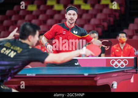 Timo BOLL (GER, r.) In seinem Spiel gegen Long MA (CHN); Action, Spielszene; Tischtennis, Team, Männer, Finale/Kampf um Gold China (CHN) - Deutschland (GER) 3: 0, das chinesische Team ist Olympiasieger, am 7. August 2021; Olympische Sommerspiele 2020, ab 23.07. - 08.08.2021 in Tokio/Japan. Stockfoto