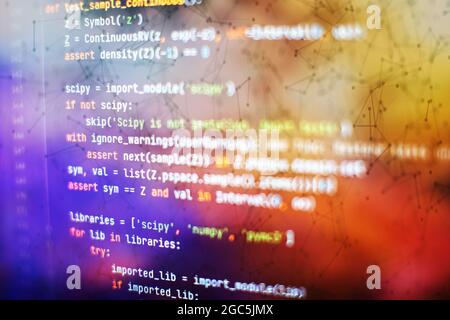 Analyse der Serverprotokolle. Nahaufnahme Entwicklung von Programmier- und Codierungstechnologien. Entwickler arbeiten an Websites Codes im Büro. Stockfoto