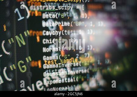 Analyse der Serverprotokolle. Nahaufnahme Entwicklung von Programmier- und Codierungstechnologien. Entwickler arbeiten an Websites Codes im Büro. Stockfoto