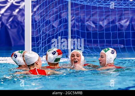 Tokio, Japan. August 2021. TOKIO, JAPAN – 7. AUGUST: Gabriella Szucs aus Ungarn, Rita Keszthelyi Nagy aus Ungarn, Alda Magyari aus Ungarn, Dora Leimeter aus Ungarn während des Olympischen Wasserball-Turniers in Tokio 2020 Frauen-Bronzemedaillenspiels zwischen Ungarn und dem ROC am 7. August 2021 im Tatsumi Waterpolo Center in Tokio, Japan (Foto: Marcel ter Bals/Orange Picles) Quelle: Orange Pics BV/Alamy Live News Stockfoto