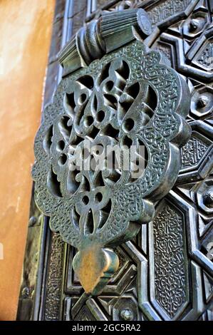 Türknauf an der Tür der Vergebung der Kathedrale von Sevilla, Spanien Stockfoto