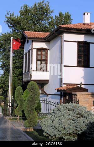 Aziziye Nachbarschaft, in einem traditionellen Haus. Ein restauriertes türkisches Haus. Ein Herrenhaus im Stadtteil Karatay. Stockfoto