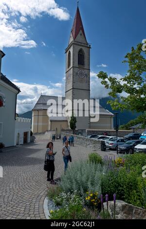 Katholische Kirche, Glurns (Bz), Italien Stockfoto