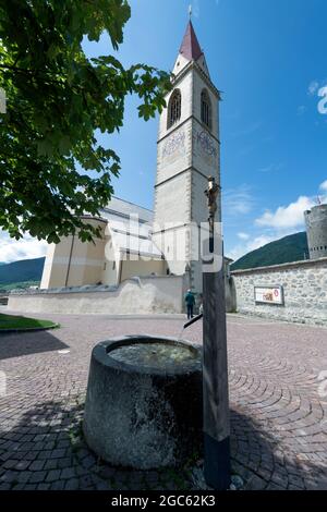 Katholische Kirche, Glurns (Bz), Italien Stockfoto