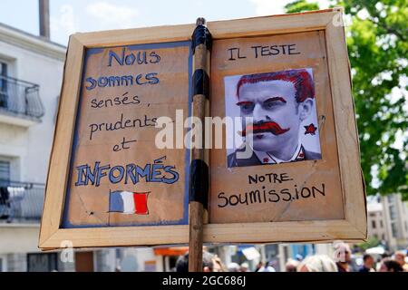 Gesundheitlicher Protest von Covid gegen Sanitaty Pass und gegen die obligatorische Impfung. Laval (Loire-Land, Frankreich). Juli 2021. Stockfoto