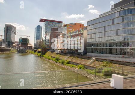 Düsseldorf März 2022: Medienhafen der Landeshauptstadt Nordrhein-Westfalen Stockfoto