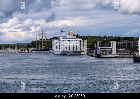 Maarianhamina / Finnland - 30. JULI 2021: MV Birka Stockholm liegt am Hafen von Maarianhamina. Das Schiff wurde von der Bankcrupted Birka Cruises betrieben, Stockfoto