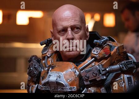 BRUCE WILLIS in COSMIC SIN (2021), Regie EDWARD DRAKE. Kredit: 308 ENT / Album Stockfoto