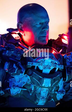 BRUCE WILLIS in COSMIC SIN (2021), Regie EDWARD DRAKE. Kredit: 308 ENT / Album Stockfoto