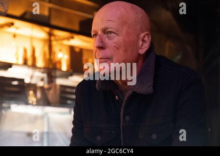 BRUCE WILLIS in COSMIC SIN (2021), Regie EDWARD DRAKE. Kredit: 308 ENT / Album Stockfoto