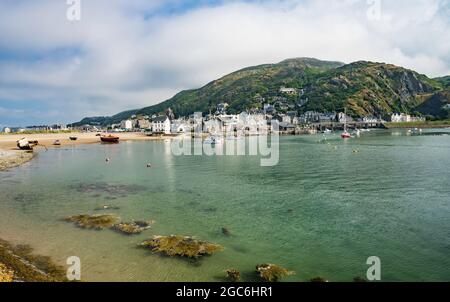 Barmouth Hafen und Eisenbahnbrücke. Stockfoto