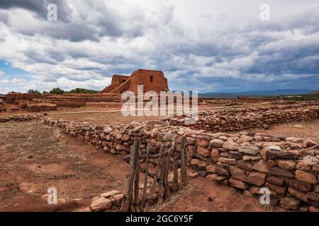 USA, New Mexico, Pecos, Ruinen der Missionskirche im Pecos National Historical Park Stockfoto