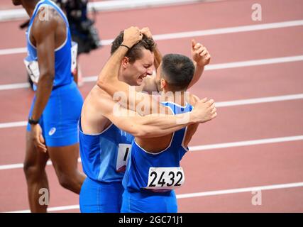 Tokio, Japan. August 2021. Team Italien ITA Cheers, Filippo TORTU und Lorenzo PATTA (rechts) Leichtathletik, Finale 4x 100 m Staffel der Männer, Männer 4 x 100 m Staffellauf, am 08/06/2021 Olympische Sommerspiele 2020, ab 23.07. - 08.08.2021 in Tokio/Japan. Kredit: dpa/Alamy Live Nachrichten Stockfoto