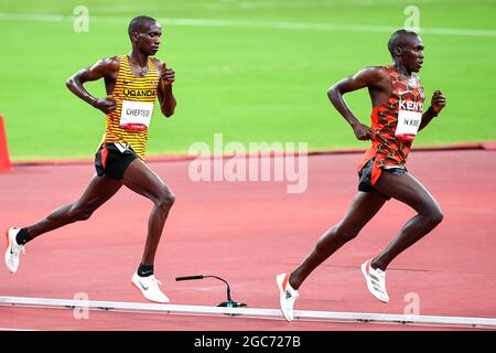 Tokio, Japan. August 2021. KIMELI Nichols Kipkorir (KEN), CHEPTEGEI Joshua (UGA) während der Olympischen Spiele Tokio 2020, Leichtathletik-Finale der Männer über 5000 m am 6. August 2021 im Olympiastadion in Tokio, Japan - Foto Andy Astfalck / Orange Picics / DPPI Credit: Independent Photo Agency/Alamy Live News Stockfoto