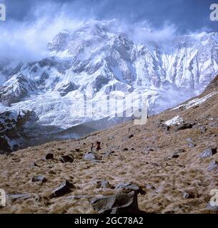 Nepal. Himalaya. Schnee hat Berge erreicht. Stockfoto