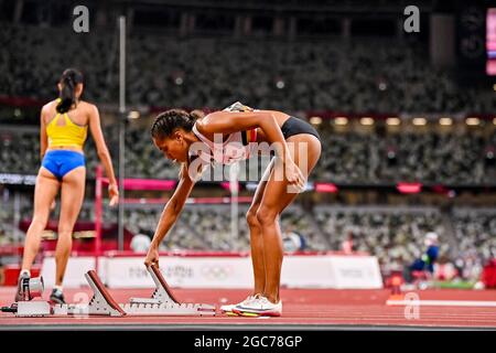 Die Belgierin Naomi Van Den Broeck hat sich vor dem Finale des 4x400-m-Männer-Staffellaufs am 17. Tag der Olympischen Spiele 2020 in Tokio, Japan, auf S abgebildet Stockfoto