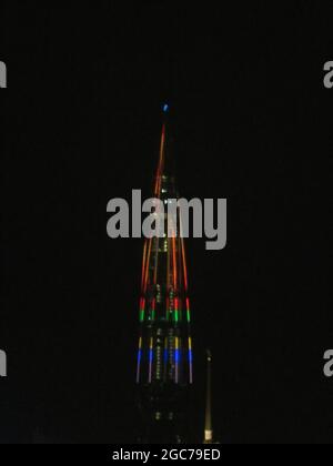 Lakhta Turm in olympischen Ringen und Flamme in St. Petersburg, Russland gefärbt Stockfoto