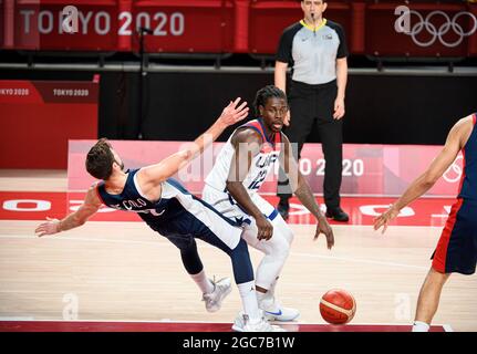 Tokio, Japan. 07. Aug 2021. Links nach rechts de COLO Nando (FRA), URLAUB Jrue (USA), Action, Duelle, Frankreich (FRA) - Vereinigte Staaten von Amerika (USA) 82:87, Basketball, Herrenfinale, Basketballfinale für Herren, am 08/07/2021 Olympische Sommerspiele 2020, ab 23.07. - 08.08.2021 in Tokio/Japan. Kredit: dpa/Alamy Live Nachrichten Stockfoto