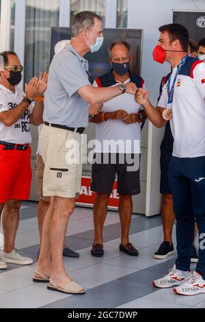 Mallorca, Spanien. August 2021. König von Spanien, Königin Letizia von Spanien, Kronprinzessin Leonor und Prinzessin Sofia nehmen an dem Empfang und der Hommage an Joan Cardona Teil, nachdem sie bei den Olympischen Spielen in Tokio 2020 teilgenommen und eine Bronzemedaille in der Finnen-Klasse gewonnen haben. Während des 39. Copa del Rey Mapfre Sailing Cup - Tag 6 im Real Club Nautico am 7. August 2021 in Palma, Spanien. Foto von Archie Andrews/ABACAPRESS.COM Quelle: Abaca Press/Alamy Live News Stockfoto