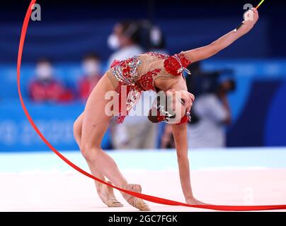 Tokio, Japan. August 2021. Dina Averina vom ROC tritt beim Einzelfinale der rhythmischen Gymnastik bei den Olympischen Spielen 2020 in Tokio, Japan, am 7. August 2021 an. Quelle: Lan Hongguang/Xinhua/Alamy Live News Stockfoto