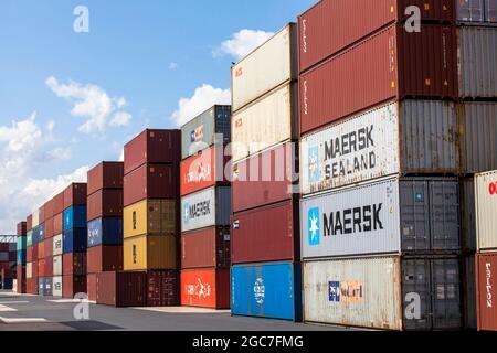 Der Containerterminal des Rheinhafens im Stadtteil Niehl, Köln, Deutschland. Container-Terminal im Niehler Hafen, Köln, Deutschland. Stockfoto