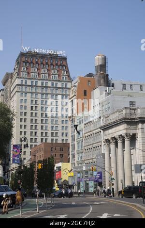 Blick auf den Union Square East in Richtung Union Square Hotel in New York City. Stockfoto