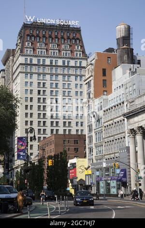 Blick auf den Union Square East in Richtung Union Square Hotel in New York City. Stockfoto