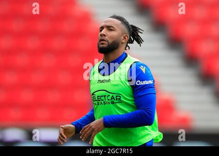 Stoke on Trent, Großbritannien. August 2021. Liam Moore #6 of Reading während des Warm-Up für das Spiel in Stoke-on-Trent, Vereinigtes Königreich am 8/7/2021. (Foto von Conor Molloy/News Images/Sipa USA) Quelle: SIPA USA/Alamy Live News Stockfoto