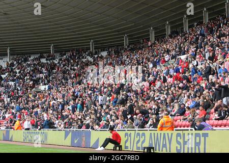 SUNDERLAND, GROSSBRITANNIEN. 7. AUGUST Gesamtansicht der Fans während des Spiels der Sky Bet League 1 zwischen Sunderland und Wigan Athletic im Stadium of Light, Sunderland, am Samstag, 7. August 2021. (Kredit: Will Matthews | MI News) Kredit: MI News & Sport /Alamy Live News Stockfoto