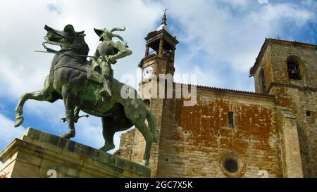 Statue zu Pferd von Francisco Pizarro auf dem Hauptplatz von Trujillo Spanien, Eroberer von Peru Stockfoto