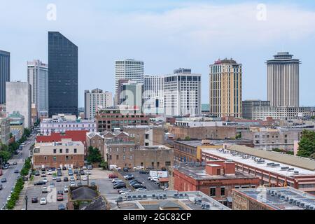 NEW ORLEANS, LA, USA - 30. JULI 2021: Luftaufnahme der Innenstadt und des Warehouse District Stockfoto